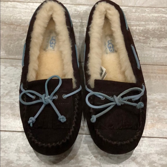 BRAND NEW UGG Moccasins size 5 - Picture 1 of 3
